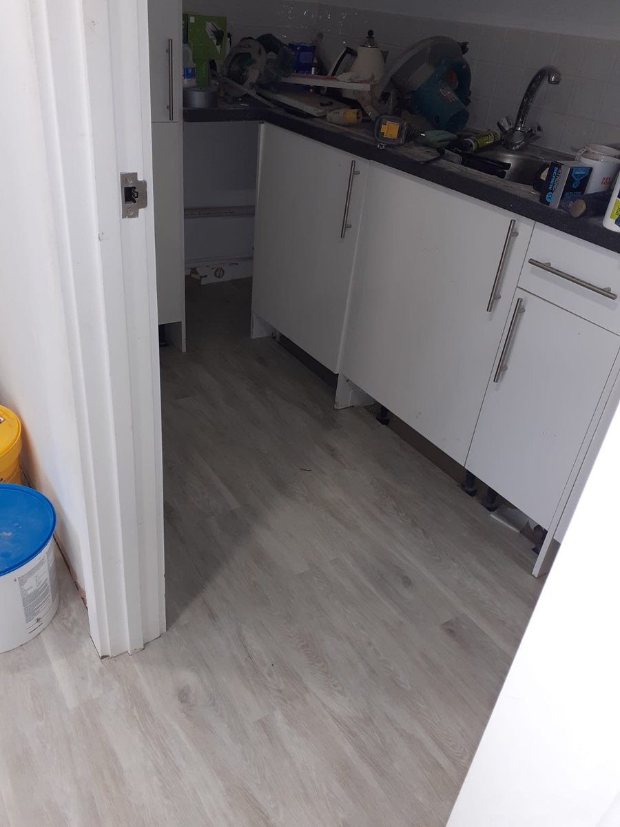 AnewLtd's tweet image. Job in Salford, Show House and Projects Office, luxury LVT, Amtico, Ply, primer, water based wood screed prep
#tilemaster #levelflex #LVT #amticoflooring @amticoflooring