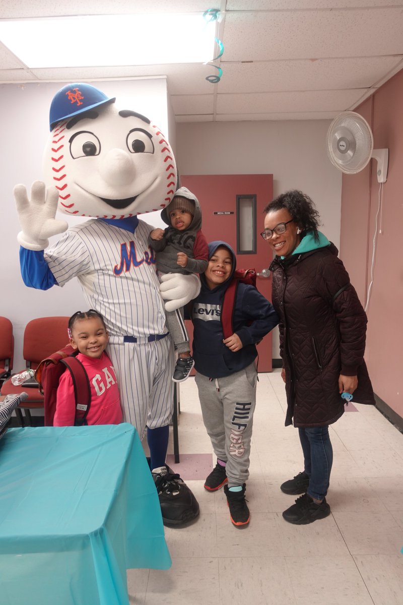 ACSNYC's tweet photo. What a grand slam end to the week! @MrMet stopped by the @ACSNYC office in #Brooklyn to personally distribute dozens of backpacks to children in the community. Huge thanks to the @Mets & @benrus_official for this generous donation! #ACSForward https://t.co/qiOsGZl2zm