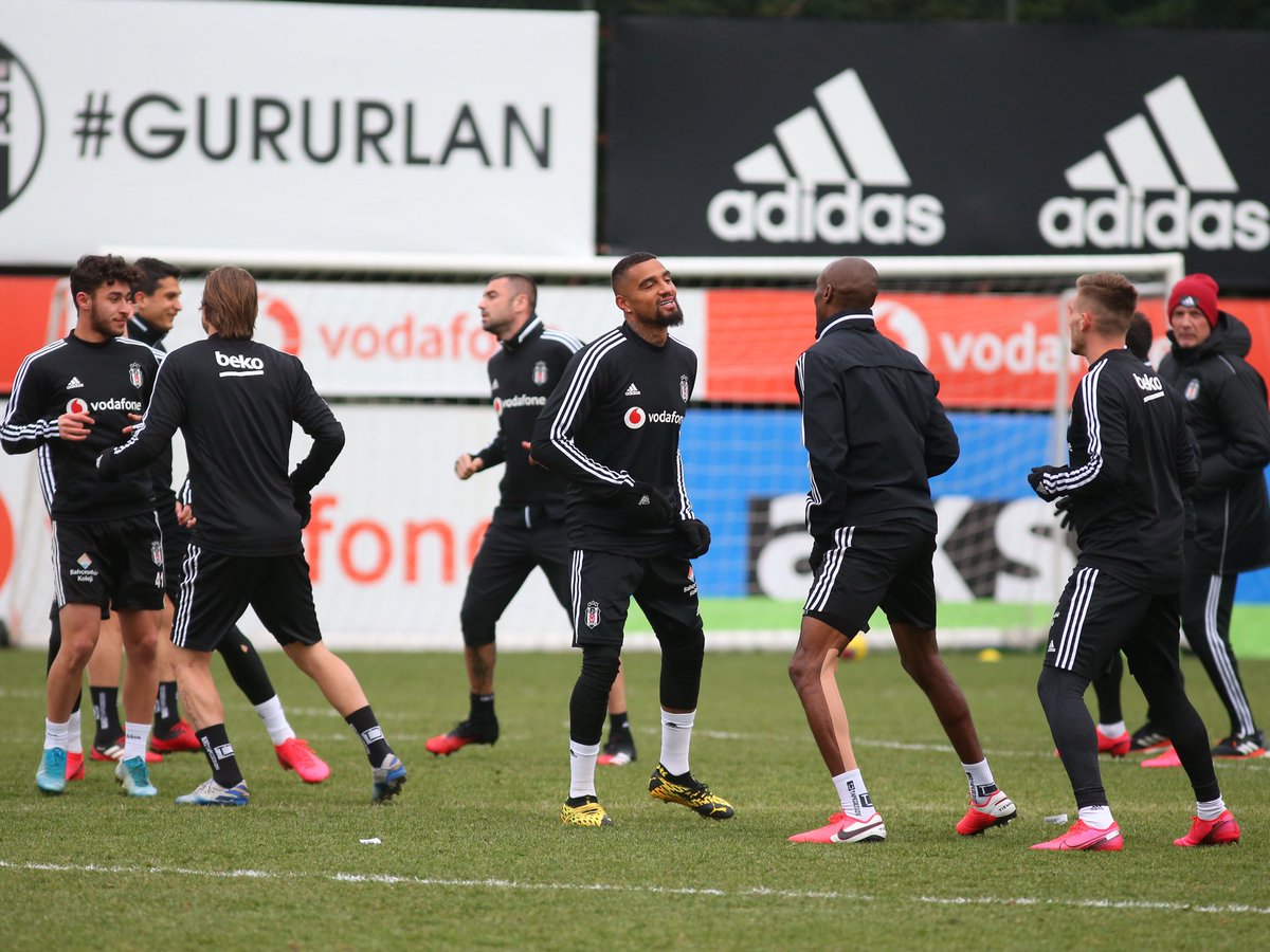 Besiktas's tweet photo. Maça Hazırız 👍🏼
#HaydiBeşiktaş 🦅 https://t.co/W7OZaXJJA0
