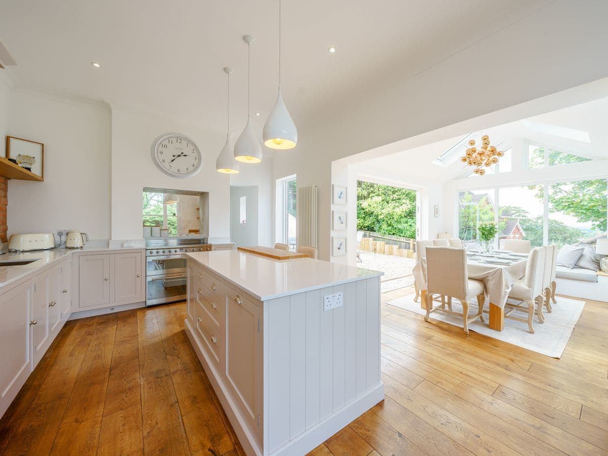 cottages.com tweet media