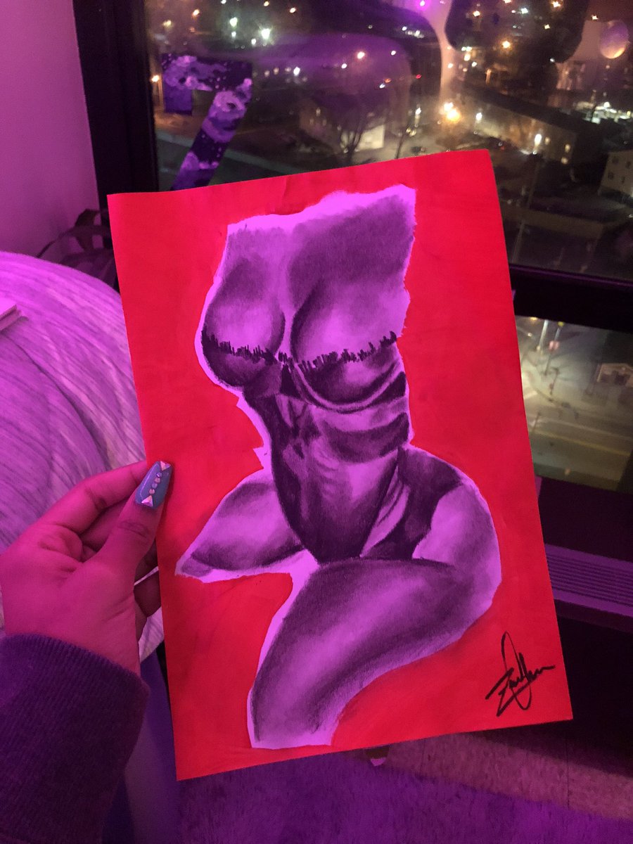 emonutsack's tweet photo. hi! my name is zaria chandler and i’m an art major at illinois state. i also do commissions for art work and even going to start practicing tattoo work. if you ever want dope art hmu #ISU21 #ISU22 #ISU23 #ISU20 https://t.co/Bq61yOQJe8