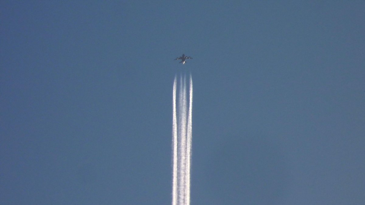 Gerjon_'s tweet photo. I was lucky to spot ๐ฉ๐ชGerman Air Force 54+06/#GAF009 to ๐ฌ๐งRAF Mildenhall early this morning, heading west over ๐ณ๐ฑThe Netherlands at ยฑ30,000 ft.
I still think it's odd to see contrails on a propellor aircraft. https://t.co/98D3W1ol26