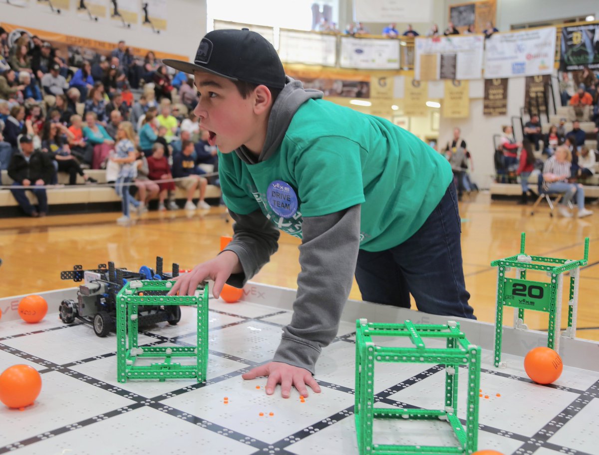 DavisSchools's tweet image. Twenty-three junior high robotic teams and 20 elementary school robotics teams from Davis School District compete in the 2020 VEX IQ Challenge. Several teams even qualify for the VEX World Championship.  #dsdaccreditedk12 #vexiqchallenge #uted