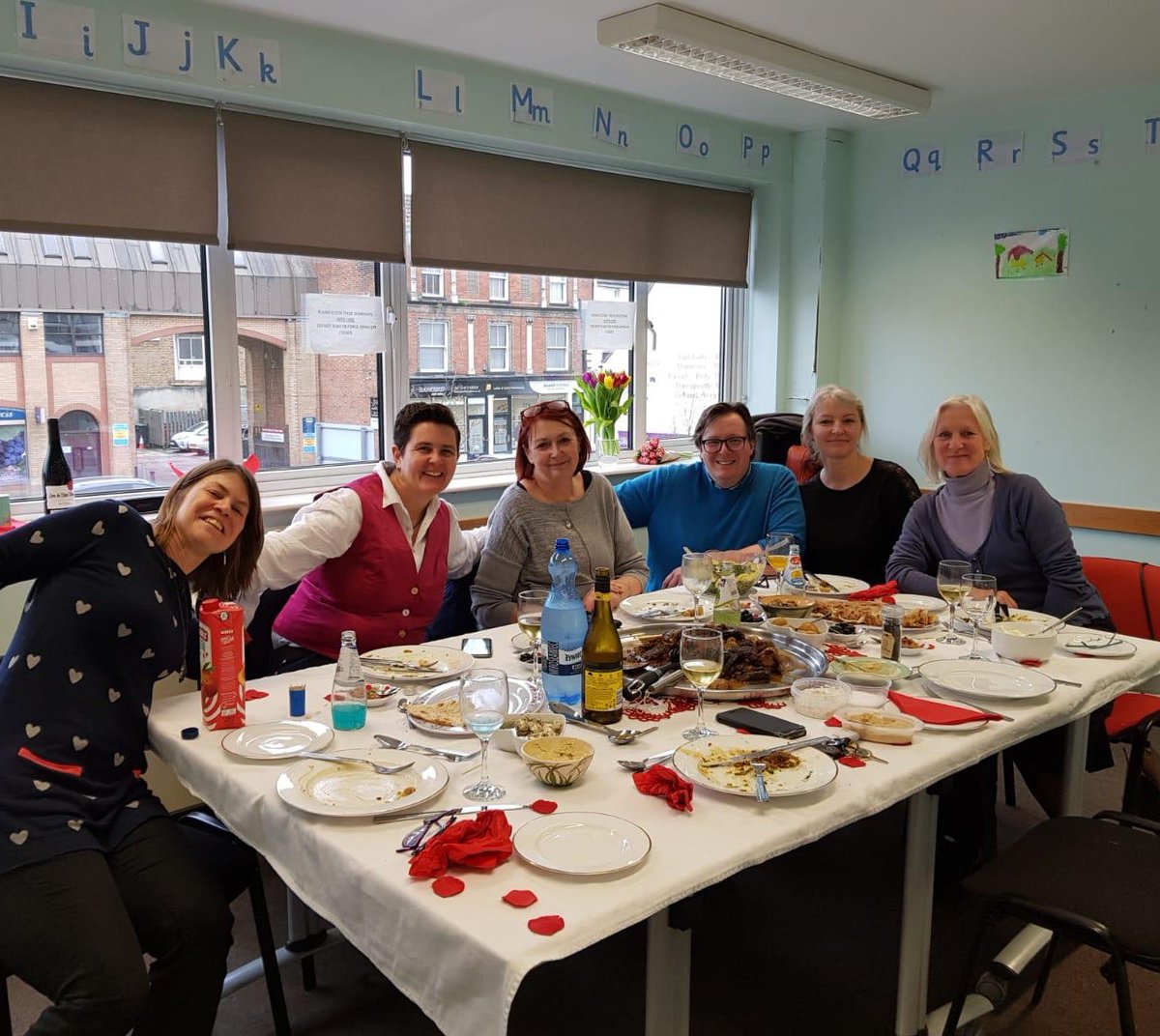 suffolkgiving's tweet photo. SCFโs Tim Holder joined High Sheriff of Suffolk Roz Eminson and charity leaders at a lunch this afternoon.
Each of these women are doing incredible things for Suffolk! Thanks to @suffolk_refugee for hosting ๐
#TeamSuffolk #changinglocallives https://t.co/OFzbEo7pTz