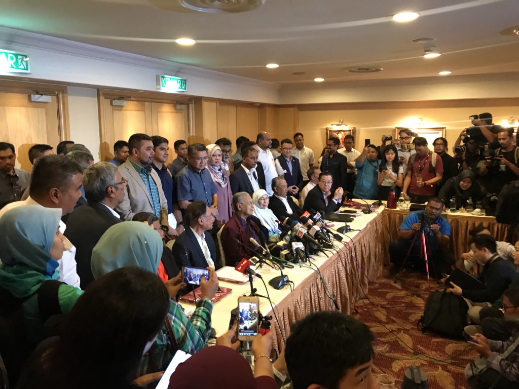 Melissa Goh On Twitter It S A Unanimous Decision By Pakatan Harapan Presidential Council To Leave It To Dr Mahathir To Decide When He Wants To Step Down After Three Hour Long