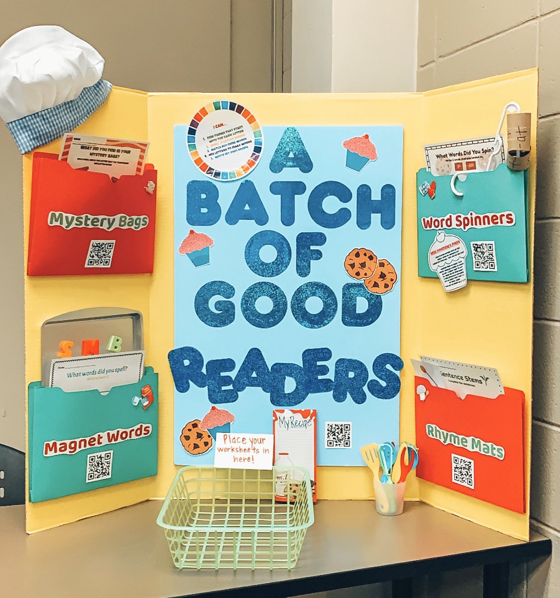 MsMollyDowning's tweet photo. Take a look at the baking themed literacy center I created! It was so fun to practice making QR code’s and activities! #Literacy #Reading #QRcode @SamfordEd https://t.co/UMUXjpTnhF
