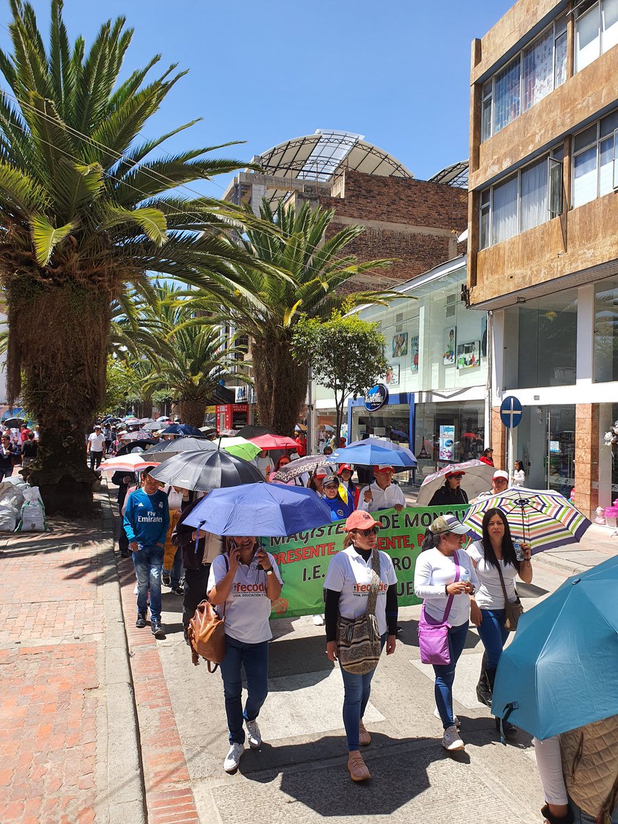 Leonardo18Ve's tweet photo. #ParoFecodeEs apoyando los maestros hoy en #sogamoso luchando contra las políticas de estado en contra de los profes https://t.co/UHhmE9AYzV