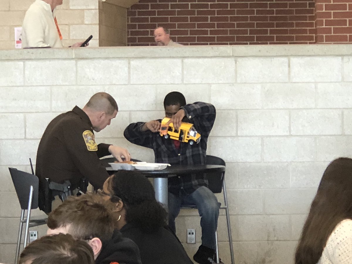 PowhatanHS's tweet photo. Our continued gratitude to the Powhatan Sheriff’s Office for providing us with the best SROs in the business here at PHS. #CommunityPartners #Relationships #WeArePHS https://t.co/1pFzG0xZ0s