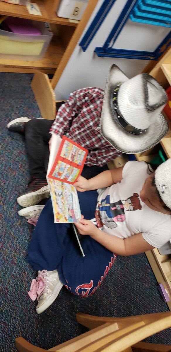 FlorMaya13's tweet photo. @BookerFirst thanks for bringing your friends to read to us! @Schultzcanteach #hurrayforprek #makinglearningmagical https://t.co/ZL0ERPuSHu