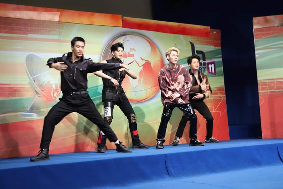 billy__official's tweet photo. Repost imainterofficial
ขอบคุณ รายการ #อีสานเช้านี้ ขอบคุณ พี่น้องชาวอุบลที่ติดตามบอยแบนด์น้องใหม่ "ซีเบิร์สเตอร์" ฮักหลายๆเด้อ😍
#Danger
#Zburster
#iMAInter #IMAACADEMY
#Dangerboyband
#วงใหม่อันตรายมาก
#billyZburster
#Billy_patchanon #บิิลลี่ภัทรชนน https://t.co/vWE3XEQr6O
