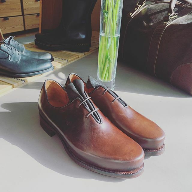 We have joy we have fun,
We have clemens in the sun😎🌞
.
.
.
.
.
.

#halfs #halfsmunich #clemens #customized #extra #spezial #haferlschuhe #trachtenschuhe #brownandsilver #schuhladen #zeitlos #handmadeshoes #handmadeboots #rahmengenäht #classic #münch… ift.tt/2SMW5JG