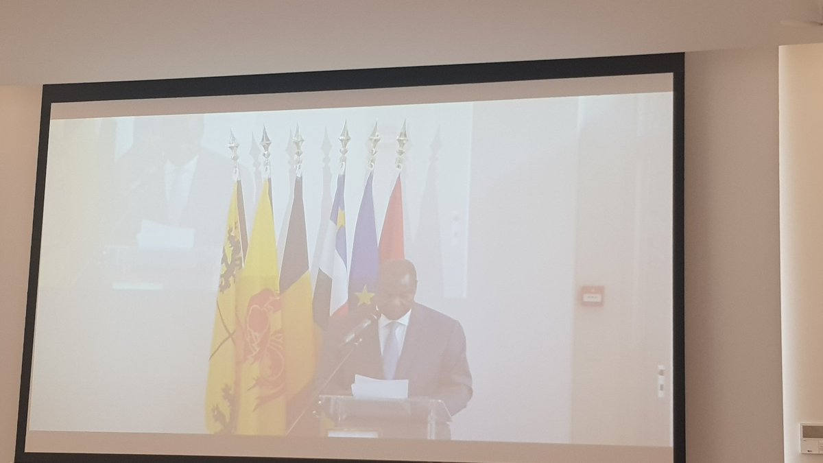 makompointcom's tweet photo. "Mon pays mise sur la digitalisation pour soutenir la croissance du pays. Tous ces investisseurs demandent des ressources financières qui viendraient principalement du secteur privé ". SEM #Touadera #Centrafrique #investirenAfrique @Cercledelareunion #ABBW2020 @asblafricarise https://t.co/uGQDI43L93