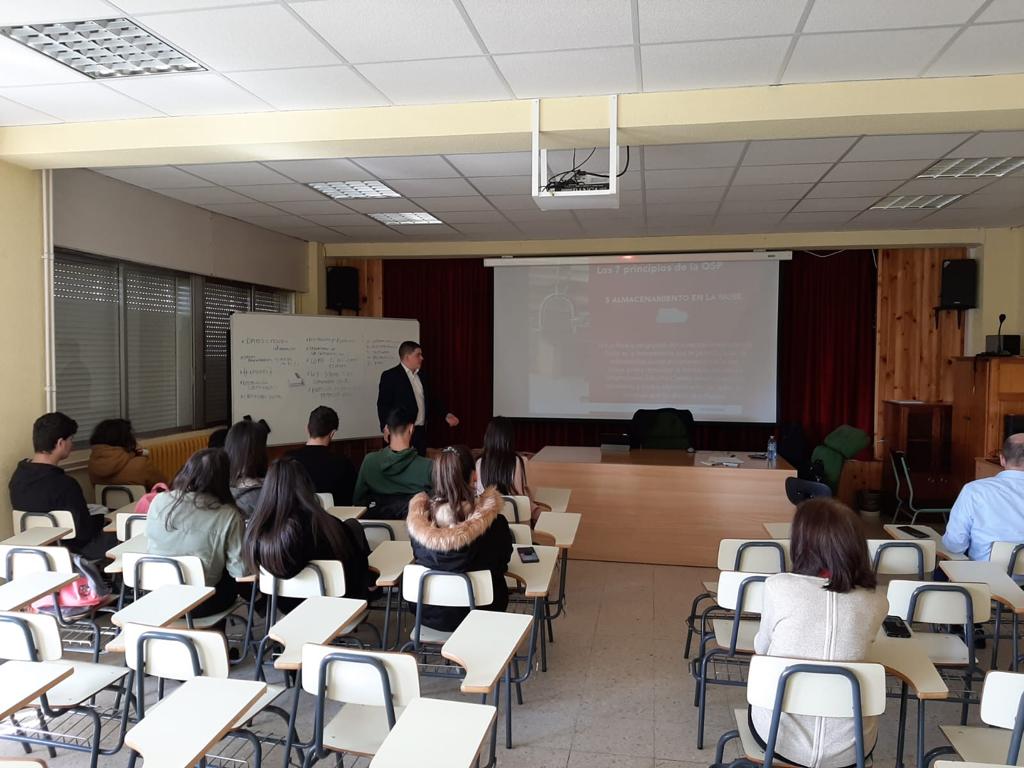 Unayta's tweet photo. Ayer estuvimos dando una formación sobre Oficina Sin Papel, Firma Biométrica y Captura de Datos en el instituto de A Cañiza. 📇 📋
Muchas gracias también a @Spigraph_es por acompañarnos en la jornada.

#Digitalización #OficinaSinPapel #CapturadeDatos https://t.co/vKyEiomEng
