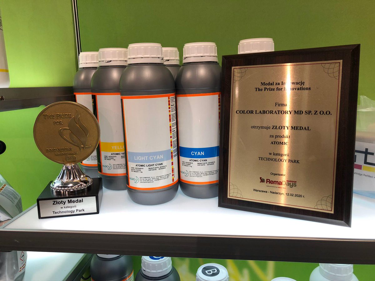 KaoChimigraf_es's tweet photo. Las #tintas ATOMIC de #KaoChimigraf han sido premiadas en la feria #Remadays de Varsovia. Este mes de febrero hemos recibido, junto con nuestro distribuidor Color Laboratory, la medalla de oro a la innovación. ¡Gracias por el reconocimiento! ℹ https://t.co/l4R10eYRpO https://t.co/7MCabgtjWN