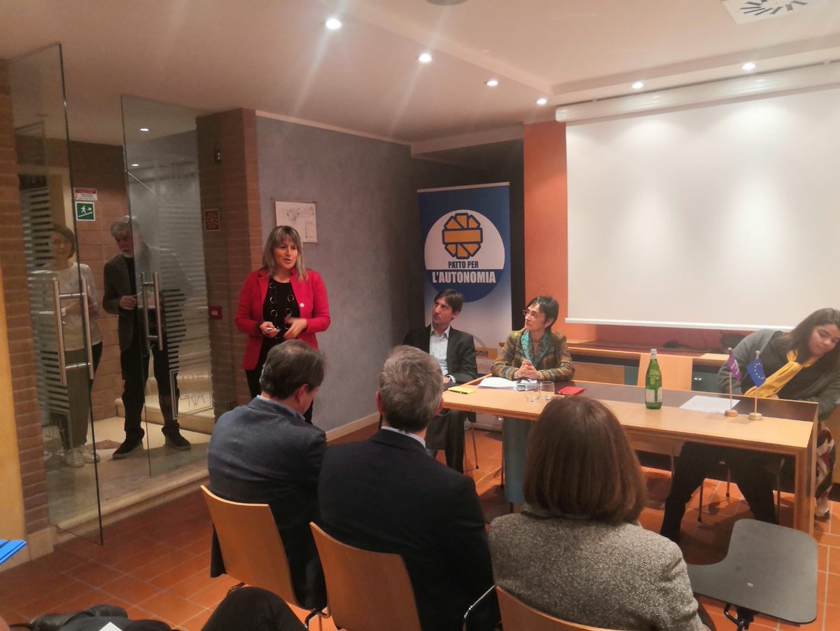ChantalCertan's tweet photo. #EFA #ALE #ALPE #AllianceValdotaine A Udine nella giornata delle #lingueminoritarie nasce la rete #AeA dei movimenti di Alliance Libre Européenne nel territorio italiano.
Autonomia e Ambiente ha l’obiettivo di collaborare per costruire migliorare il futuro di ogni territorio https://t.co/PZdkluHpZi