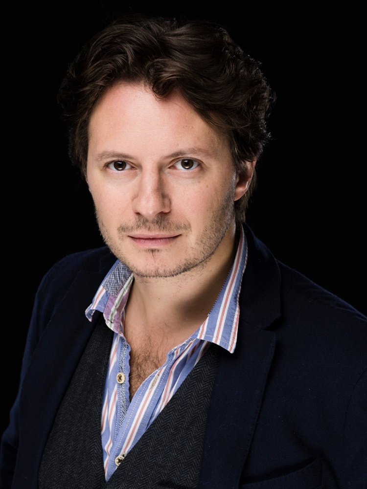 RevueTheatres's tweet photo. Notre échange avec Sébastien AZZOPARDI (@SebastienAzzo) directeur depuis 2018 du @TheatreMichel : sa rencontre avec le théâtre et les spectacles incontournables à voir cette saison. A lire au plus vite !
#Azzopardi #Théâtre #spectacle #Paris
https://t.co/NpgxMdFVbh https://t.co/lzFRiPYSxx