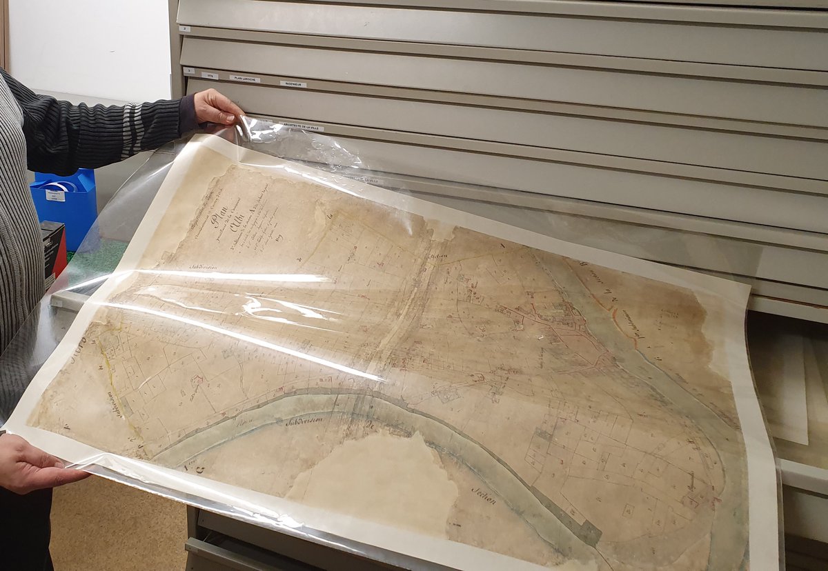 ville_albi's tweet image. [#ARCHIVES] Les archives municipales regorgent de petits (et grands) secrets ! Près de 1500m (vous lisez bien ! 😉) de linéaires sont disponibles au bénéfice de la règle des quatre C : #collecter, #classer, #conserver et #communiquer. 📚👏