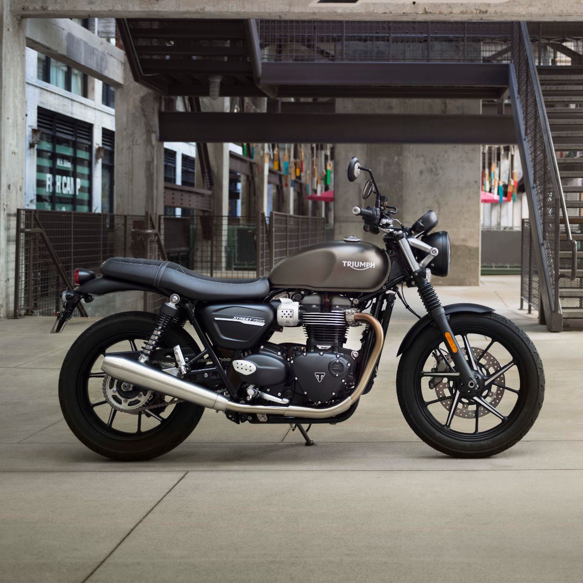 OfficialTriumph's tweet photo. There’s a certain kind of British uniqueness to the rich hair-raising sound of Triumph’s Bonneville twin engine. We feel this is how every modern classic twin really should sound. #TriumphOfficial #Bonneville #StreetTwin #FortheRide https://t.co/kh1JDDC6TN
