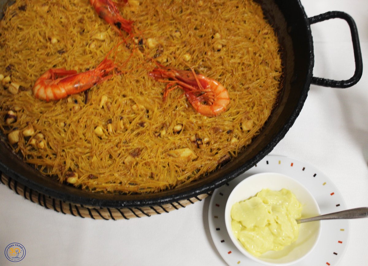 CasaCesarDelfin's tweet photo. ¿Y tu que prefieres? ¿La #fideuá con o sin ajoaceite?🤔
Elijas lo que elijas en #CasaCesar "El Delfin" acertarás seguro 😉
#valencia #restaurantes https://t.co/iRetRWKkuD