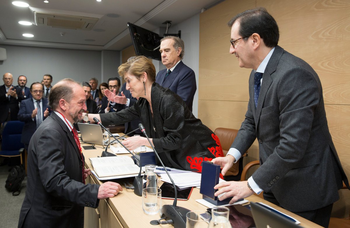 _OrtegaVictoria's tweet photo. Damos la bienvenida a César Folch, María Pastor Santana, @joan_quasar e @IldefonsoSeller, como nuevos/as consejeros/as de @Abogacia_es. Os deseo muchos éxitos en vuestras nuevas responsabilidades https://t.co/eXpGoXzfWL https://t.co/kRmp6yekn0