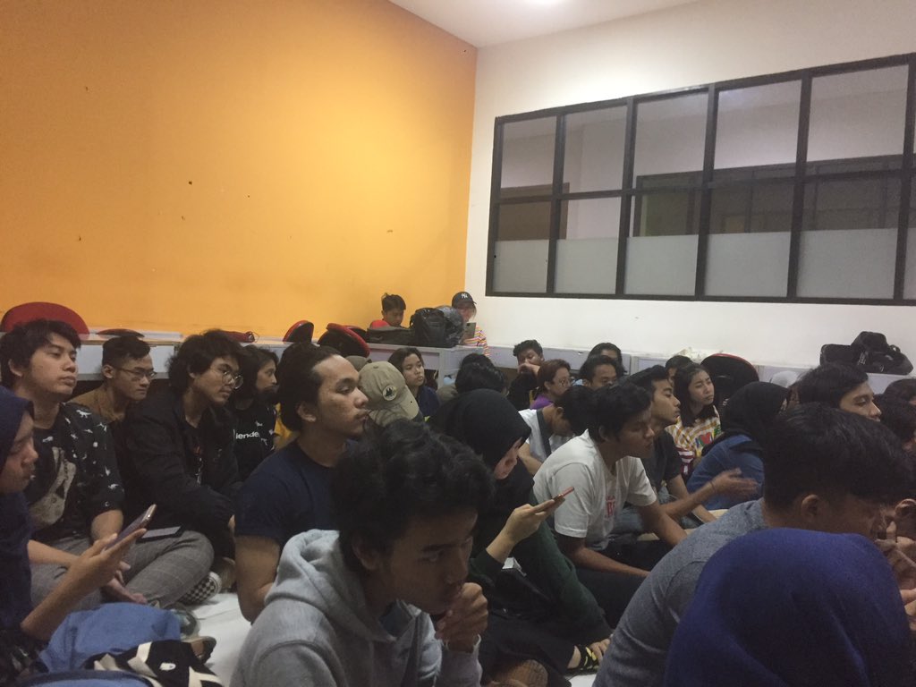 bemfiktelu's tweet photo. [LIVE REPORT]
JUKLAK
Pertemuan antara DPM FIK dan BEM FIK membahas petunjuk pelaksanaan untuk menjalankan kerjasama di lingkungan FIK https://t.co/XQQWIJy9T5