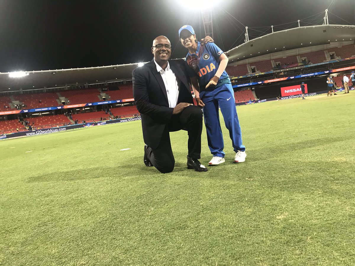 irbishi's tweet photo. Finally got my own @poonam_yadav24 pics tonight after her phenomenal spell of 4-19 yo start the #ICCT20WorldCup . Well played India👏🏻👏🏻👏🏻. https://t.co/e2hdaRc9kJ