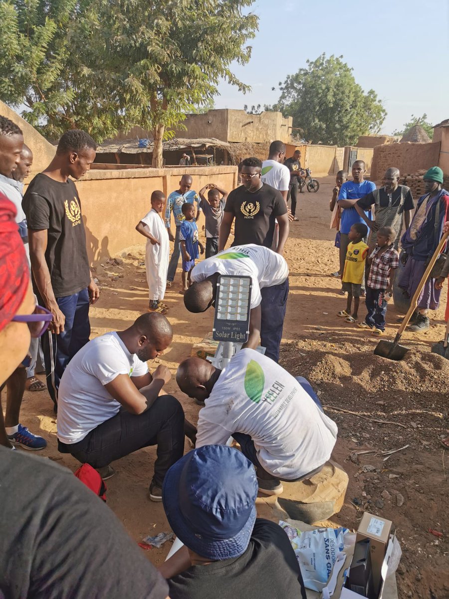 YeelenSD's tweet photo. En partenariat avec l'association INDEME, nous avons procédé à l’installation de l'éclairage dans le village de Kary au Mali.
#africa #energy #solar #sustainable #development #photovoltaique #social #impact #environement #durable #journaliste #interview #radio #light #solidarity https://t.co/ESs6qq81XU