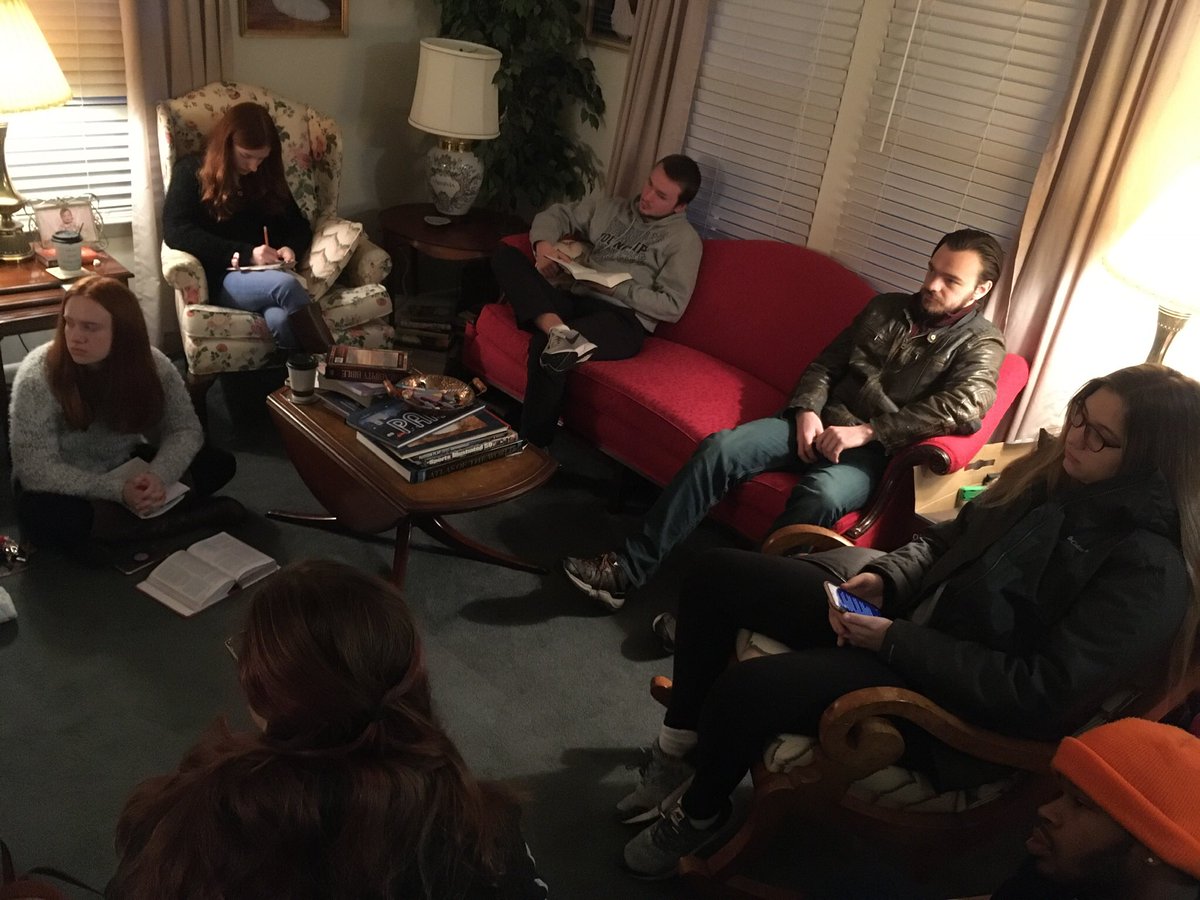 kcmatneyTHS's tweet photo. Tallwood Young Life Campaigners group yesterday at 6a.m. #LionAmazing as 8 teens showed up with four leaders teaching and encouraging them to make a difference at their school @TallwoodLions https://t.co/Xz1nx2ActZ