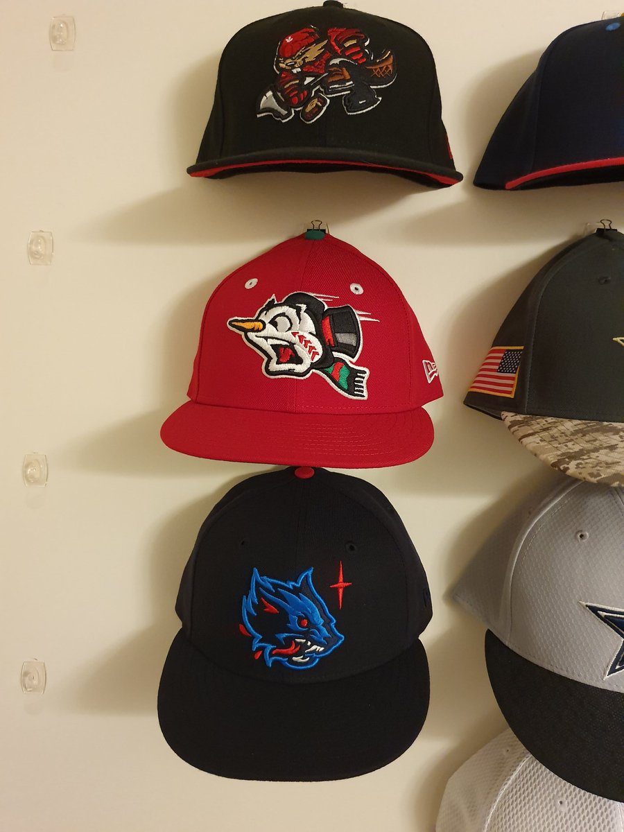 Trav4prez's tweet image. Big thanks to Ryan @NobleNorthCo . Cap arrived in Oz in a week!!!! Thank you also for the extra stickers.  The Noble North collection is growing. Now just need a re-release of the beaverjax double axe in black with the red underbrim. #winterwolf #beaverjax #frosteh
