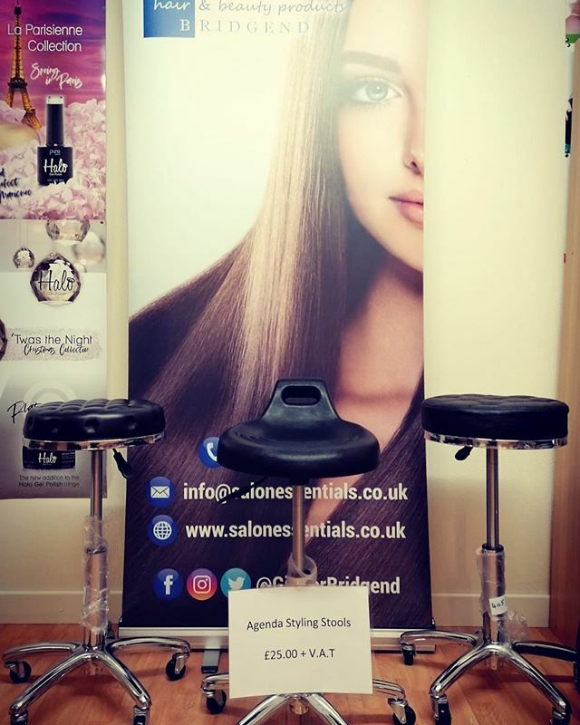 GilmorBridgend's tweet photo. 🌸NEW GILMOR DEAL🌸

Agenda styling stools are down to £25 +VAT!

That’s a bargain! They won’t be around long, make sure you get your hands on one quickly!

#stylingstool #cuttingstool #salonfurniture #hairdressingfurniture #hairdressingstool #gilmorbr… https://t.co/JcE973Zl6Z https://t.co/sjjG6Z9VSA