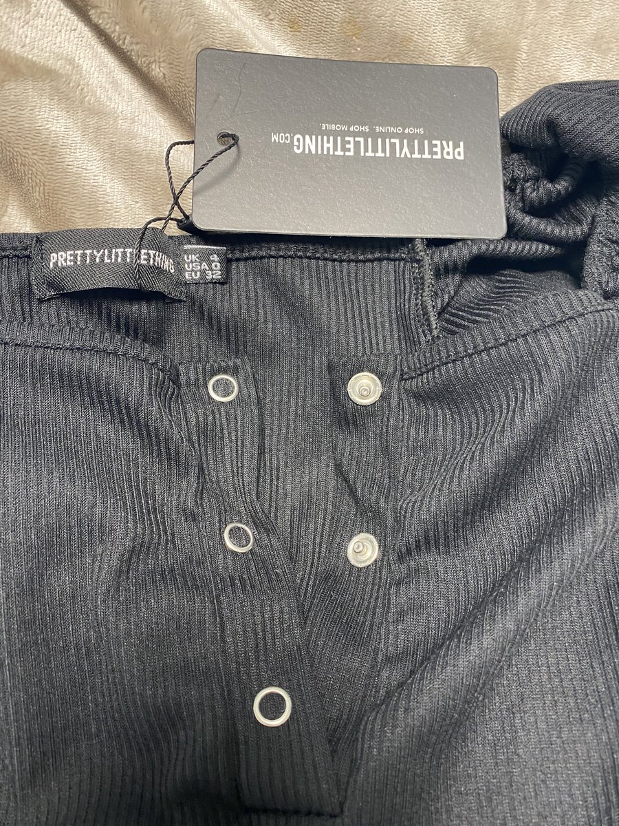 _aishvx's tweet photo. When you order something for next day delivery to wear today &amp; it has a whole button missing 😫😫😫😫😫 WHYYYYYYY @OfficialPLT https://t.co/ilxUafoNAz