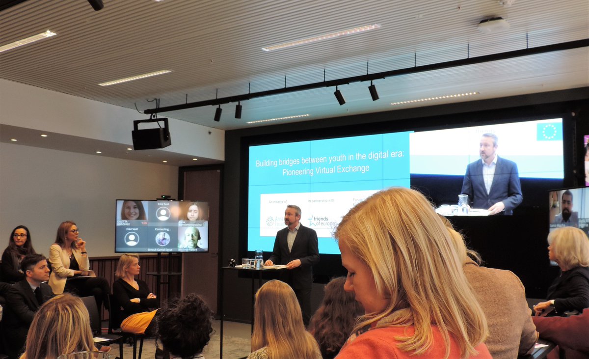 SFCG_EU's tweet photo. Head of @Europarl_EN #Mediation & #Dialogue Unit, @gquille & #ErasmusVirtual participants from #Egypt, #Greece, #France, #Syria & elsewhere examining the special importance of #VirtualExchange in contexts of restrictive civic spaces & heightened polarisation, especially online https://t.co/aUlm5WBrn4