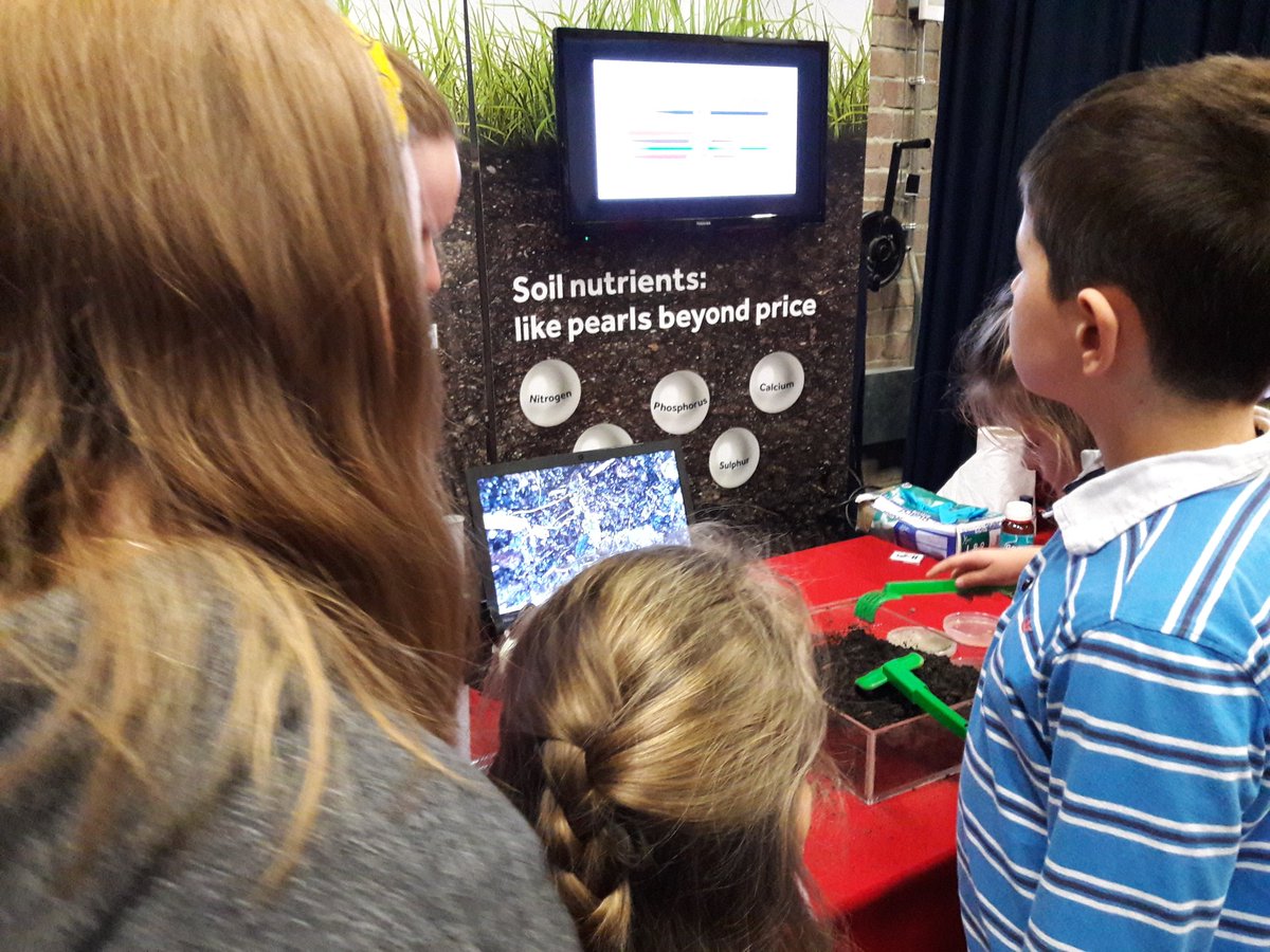 Connecting Research (@unirdg_research) on Twitter photo Discovering bugs worms and microbes through the microscope with <a href="/Soil_Security/">Soil Security Team</a> @science_swindon today @Un Discovering bugs worms and microbes through the microscope with <a href="/Soil_Security/">Soil Security Team</a> @science_swindon today @Un
