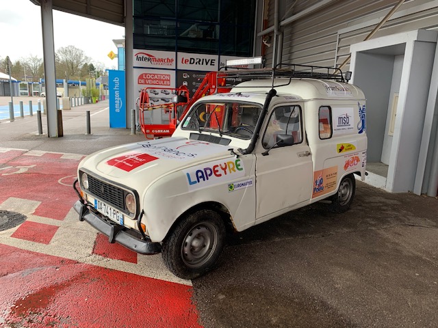 LapeyreOptique's tweet photo. Elias et François, notre équipage 390, se lancent dans le raid étudiant @4L_Trophy.
Nous les félicitons pour ce nouveau défi et leur souhaitons bonne route dans cette belle aventure solidaire, associant entraide et sportivité.
#4LTrophy2020 #Rallye #RaidHumanitaire https://t.co/iW9Pfw8v8M