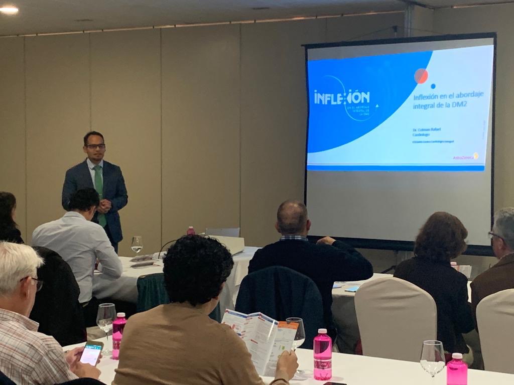 ColmanRafaelcll's tweet photo. ¡Sigamos sumando experiencias! Y esta vez de las atrevidas 🤣🤣 
Mi primera vez en helicóptero para ir a Ceuta a dar una charla a médicos de familias, cardiólogos y nefrólogos sobre diabetes y cardiopatías. 

¡Ha sido una visita fugaz pero volveré! https://t.co/I2LmsnvP0n