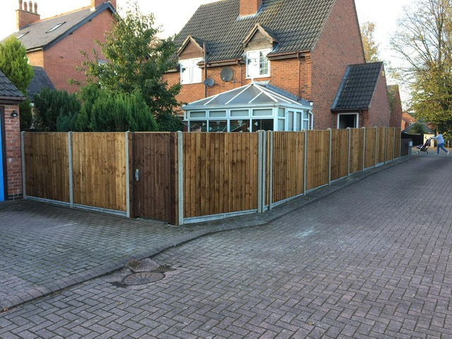 MckayLandscapes's tweet photo. Do you need any fencing? Want it to look as good quality as the fence in this picture? Don't waste any time and get in touch via office@mckayfencinglandscaping.co.uk or on 01509 277739.

#Fencing #Landscaping #Leicester https://t.co/Ws8nj5FYna