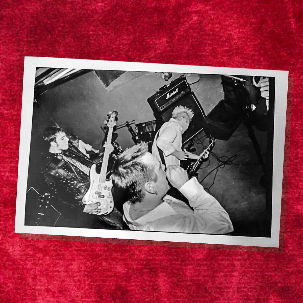 23 years ago...
#eastsidedetroit #detroit #90s #basementshow #christmasparty #bestdressed #film #35mm #analogphotography #tbt #throwbackthursday #archive #kingforaday #kingforadaydetroit #emo #livemusic #music
📸: David Keuten @ Detroit, Michigan