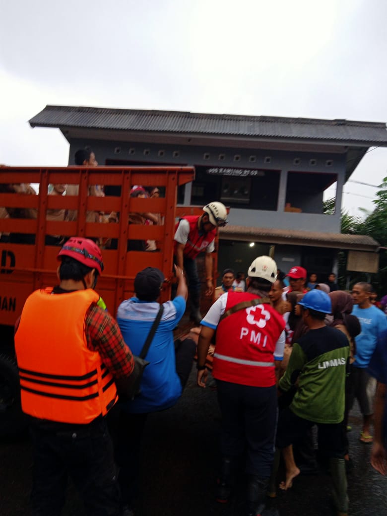 Innalilahi wa innailaihi roji'un.
Mohon doa untuk anak-anak kami..🙏🙏

Siswa SMP N 1 Turi Sleman DIY kelas 7 dan 8 berjumlah 257 orang hanyut dlm kegiatan Pramuka Susur Sungai Sempor. 
Korban terevakuasi 146, dirawat 10  orang siswa. 4 orang dinyatakan meninggal dunia.

😭😭😭