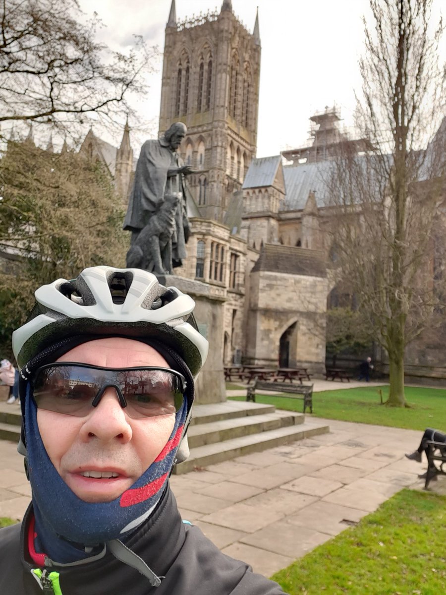 So it cold and windy but really glad to be out on the bike. Outside #lincolncathedral, number one on @WeAreCyclingUK quest only 401 to go