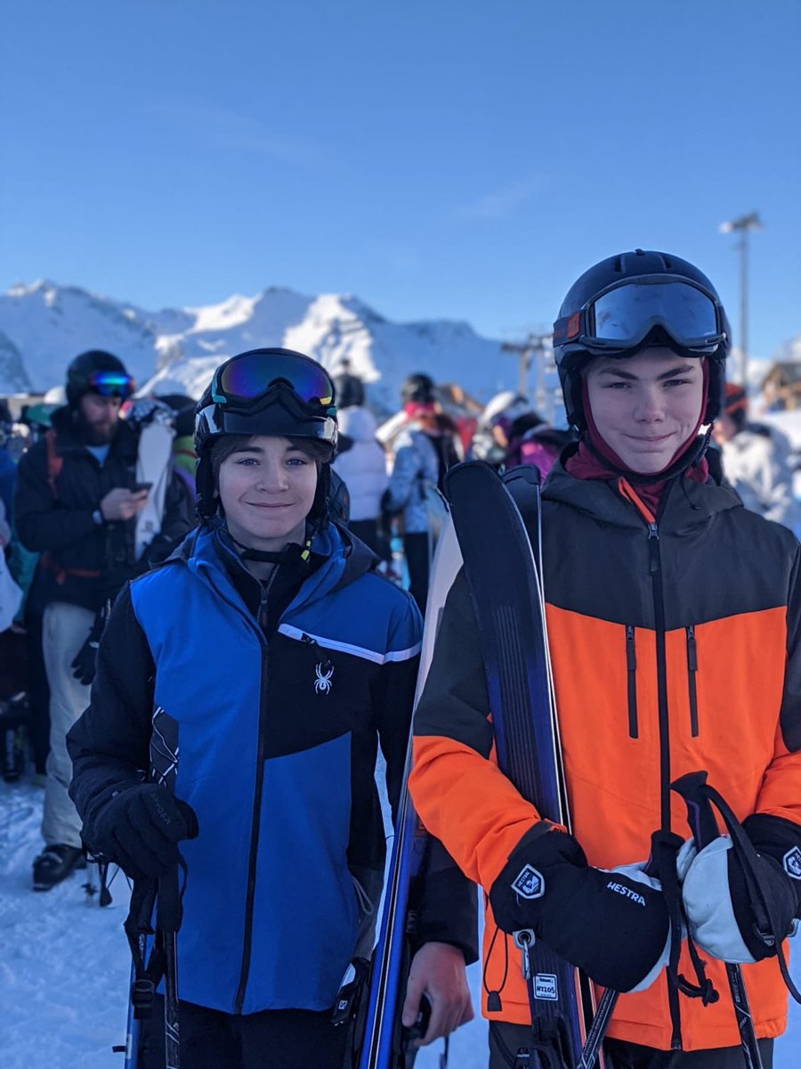 MissLGCole's tweet photo. The final morning skiing - this week has gone far too quickly! @LatymerUpper #skitrip2020 https://t.co/SPW7RSSBm9