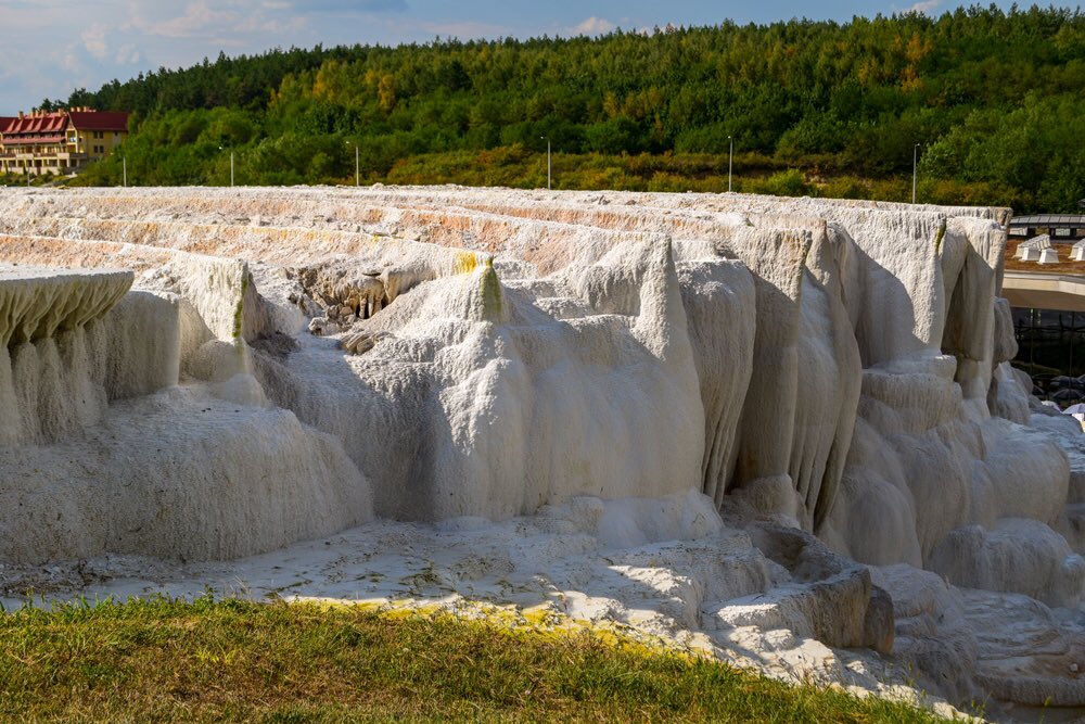 carpediemeire's tweet photo. The #FlashbackFridayz crew of @carpediemeire @Adventuringgal and @TravelBugsWorld are joined this week by @SuchetaDoshiMD & @Writing_Desire.
We want to see your #NaturalWonders.
Share and tag.
The salt terraces at Egerszalok in Hungary.
@windsofjane @travelhouseuk https://t.co/OU6GNSACMN