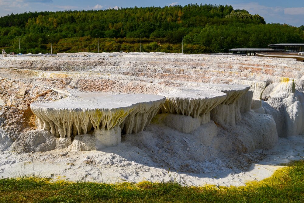 carpediemeire's tweet photo. The #FlashbackFridayz crew of @carpediemeire @Adventuringgal and @TravelBugsWorld are joined this week by @SuchetaDoshiMD & @Writing_Desire.
We want to see your #NaturalWonders.
Share and tag.
The salt terraces at Egerszalok in Hungary.
@windsofjane @travelhouseuk https://t.co/OU6GNSACMN