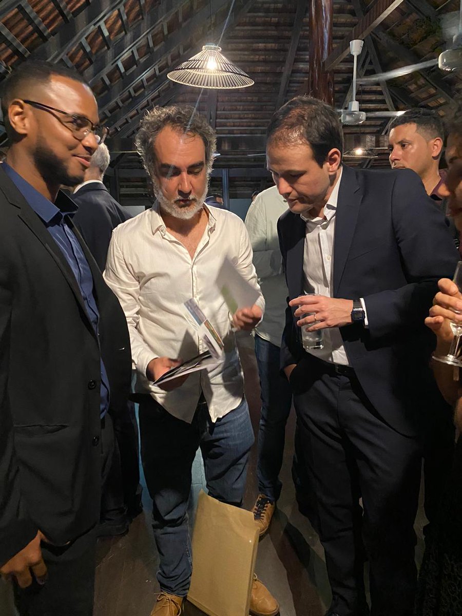 Agence97px's tweet photo. Hier, lors d'une présentation de l'asso @GuyaneTech, nous avons présenté #97PX à @cedric_o, secrétaire d'état au numérique, et à @SibethNdiaye, bon séjour à eux en #Guyane ! https://t.co/N9bnckUuwD