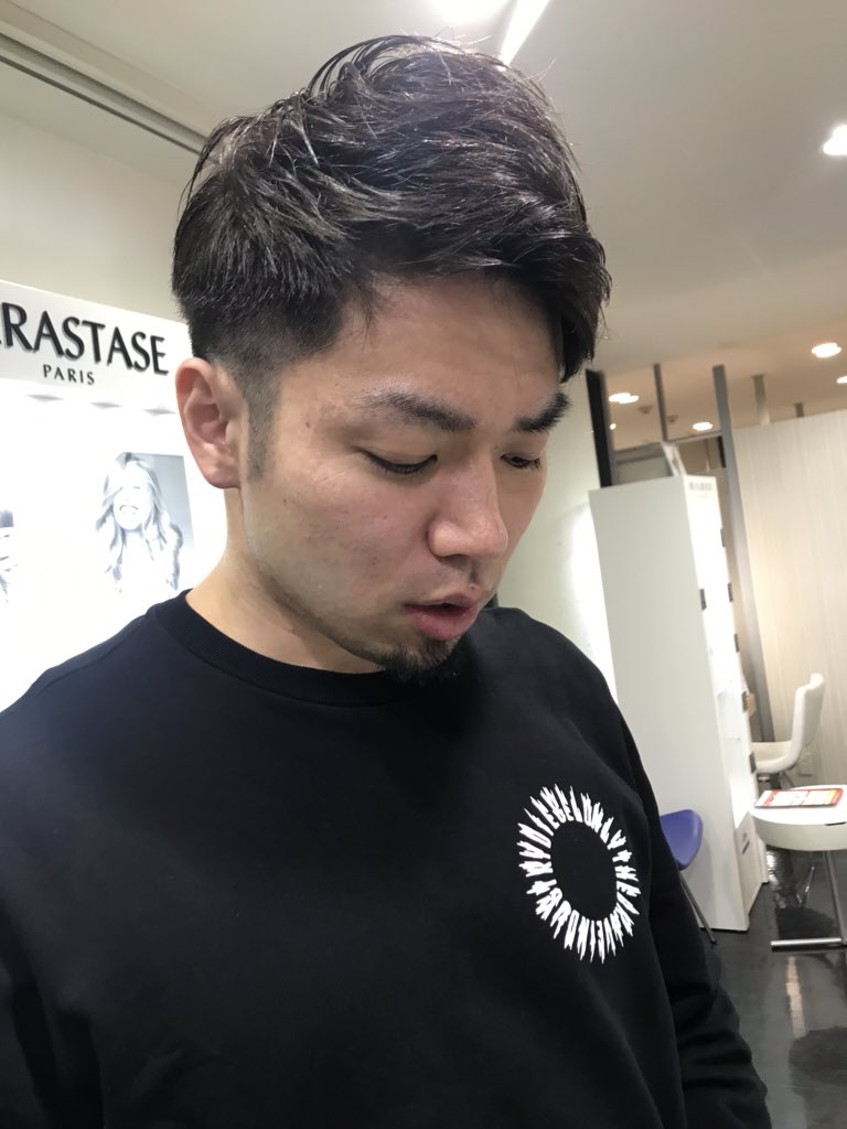 hanayabooster's tweet photo. 藤江建典選手ご来店〜🏀
カットたカラーでした！
今度は伸ばしてヘアドネーションしようかな！ですって。本気か？
長さ31cm必要ですからね。頑張れるんでしょうか。
今週末は北上ですね！みんなで応援行きましょう📣
#藤江建典
#花耶はカットで岩手ビッグブルズを応援しています https://t.co/3nenOAwLPz