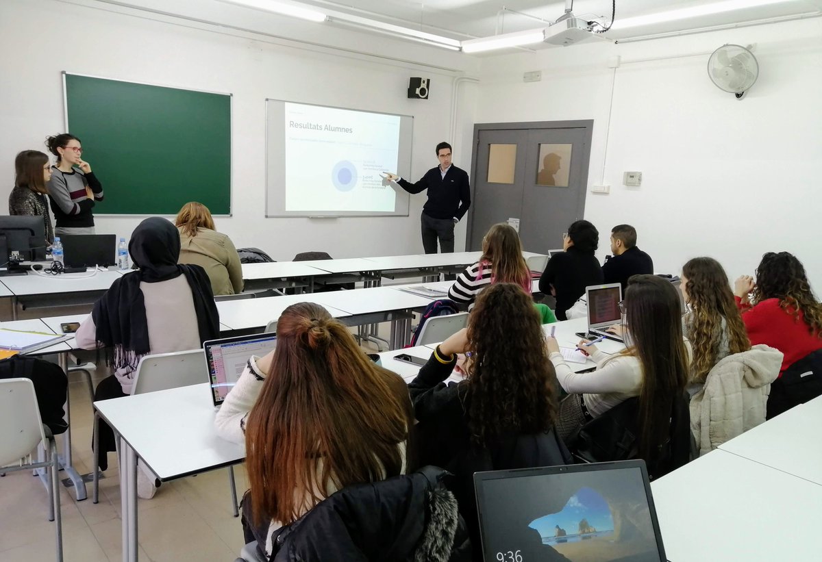 jacorralmarfil's tweet photo. Talent empresarial posat al servei de la creació de capital humà. La @FundacioImpulsa contribueix a la igualtat d'oportunitats i té un impacte social i econòmic real en el territori. Una extraordinària lliçó d'emprenedoria social a #UVicADE @uvic_ucc. Moltes gràcies, @CEDOSONA. https://t.co/5r5btrT2dq
