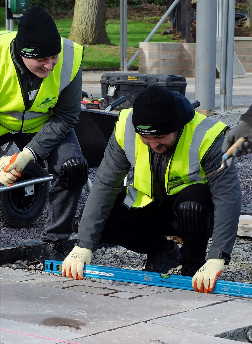 On Thursday 5th and Friday 6th March, The Landscape Academy will be holding a two day Natural Sandstone Paving Course for Residential Landscaping Projects. The course will cover all aspects of installation for both riven and sawn sandstone. Find out more: orlo.uk/O1NmG