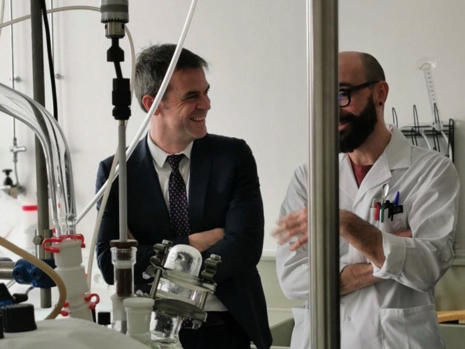 olivierveran's tweet photo. À Saint-Étienne pour découvrir les innovations médicales du centre d’ingénierie et de santé de l’école des Mines.
Grâce à leurs innovations et expérimentations, nous vivrons mieux demain ! https://t.co/zTfndxRMcF
