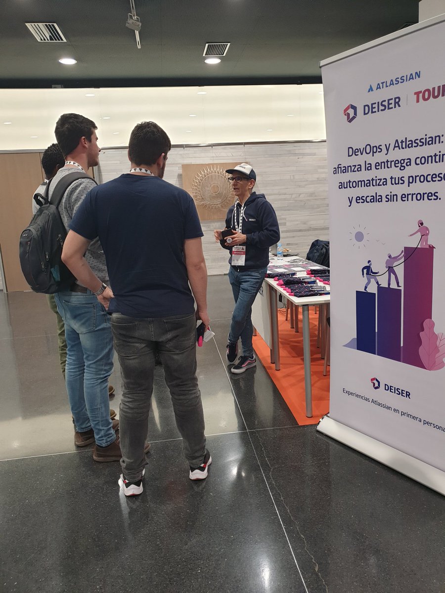 manuelbc66's tweet image. Buena recepción en el #devopsdaysmadrid y pasandola bien cómo siempre con @deiser @Gmfdsr