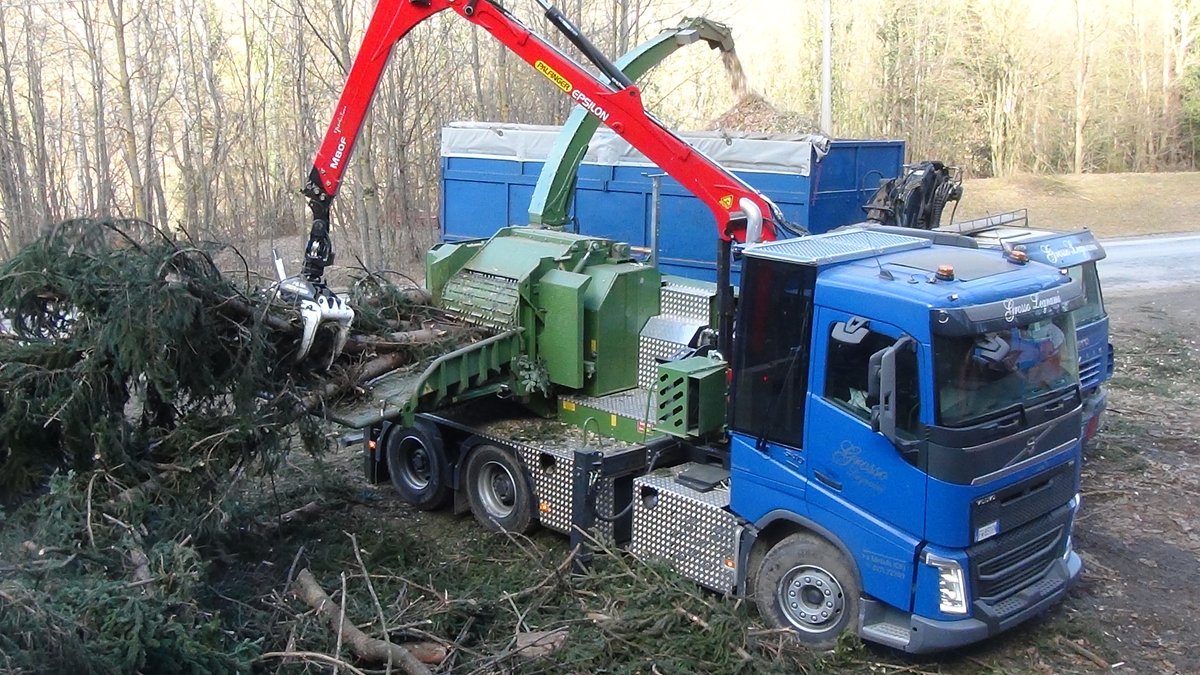 PEZZOLATO_SPA's tweet photo. #Pezzolato drum wood chipper driven by #VOLVO truck engine 540 hp
PTH 1200/820 HACKERTRUCK
#volvotruck
#volvoengine
#дрова
#renewableenergy
#sustainability
#forestrycommission
#loggers
#madeinitaly
#treeremoval
#treecare
#stormdamage
#biomass
#biomassa
https://t.co/chEuC8248W https://t.co/UIueyowrmv