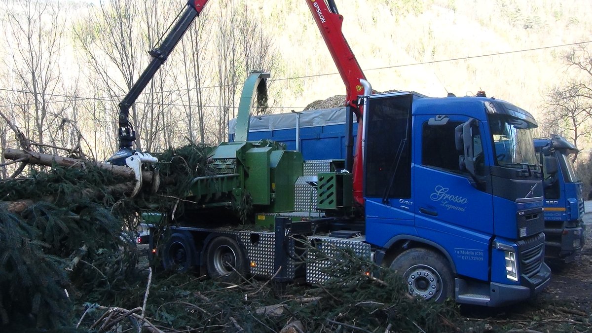 PEZZOLATO_SPA's tweet photo. #Pezzolato drum wood chipper driven by #VOLVO truck engine 540 hp
PTH 1200/820 HACKERTRUCK
#volvotruck
#volvoengine
#дрова
#renewableenergy
#sustainability
#forestrycommission
#loggers
#madeinitaly
#treeremoval
#treecare
#stormdamage
#biomass
#biomassa
https://t.co/chEuC8248W https://t.co/UIueyowrmv